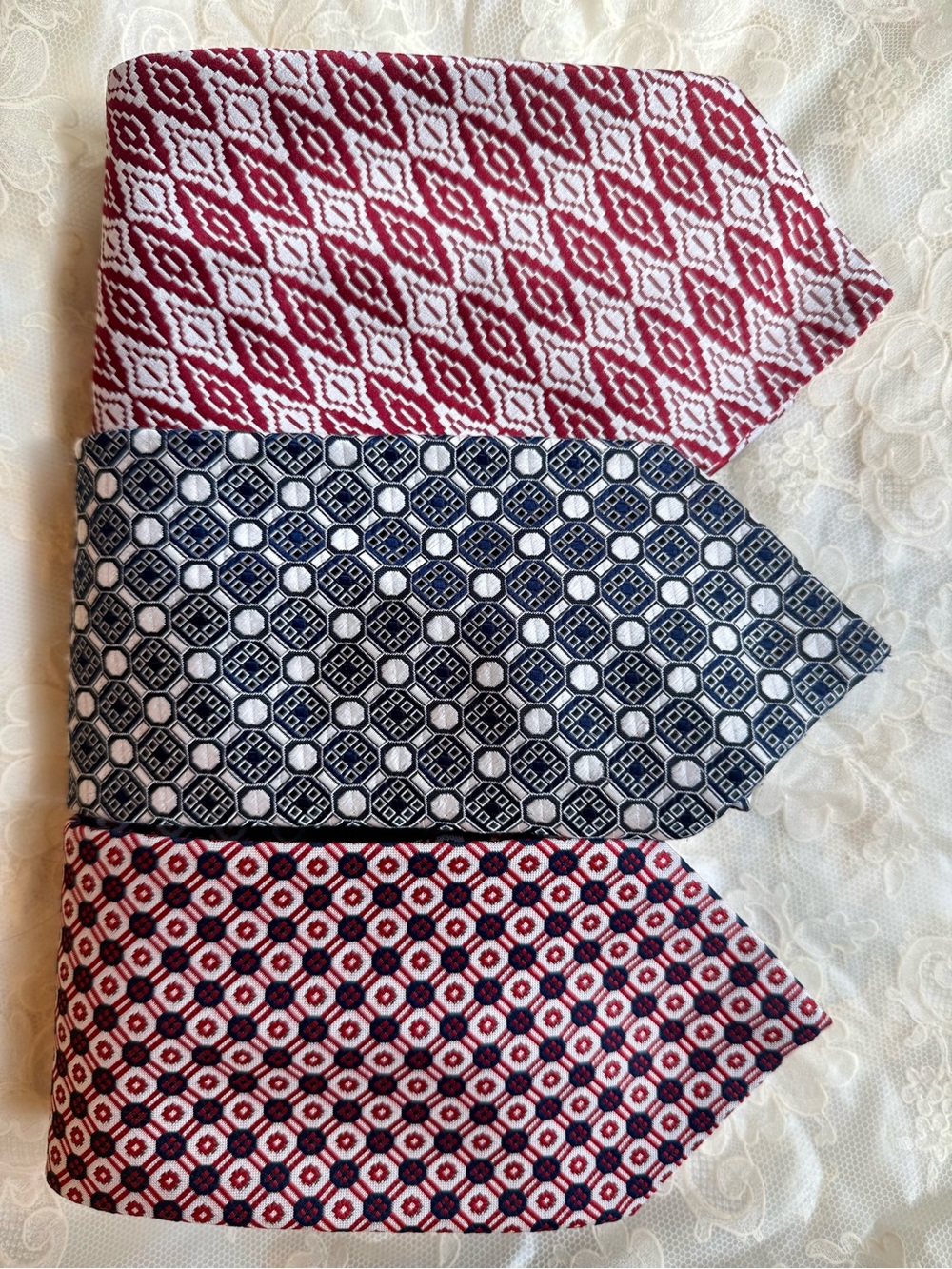 Vint Curated Geometric Necktie Trio in Red, Navy & White Wembley Resilio 1970 - Picture 10 of 11